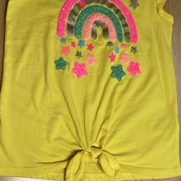 TOMMY BAHAMA girls’ shirt. Yellow with rainbow design. Size: 7-8 - Picture 3 of 4